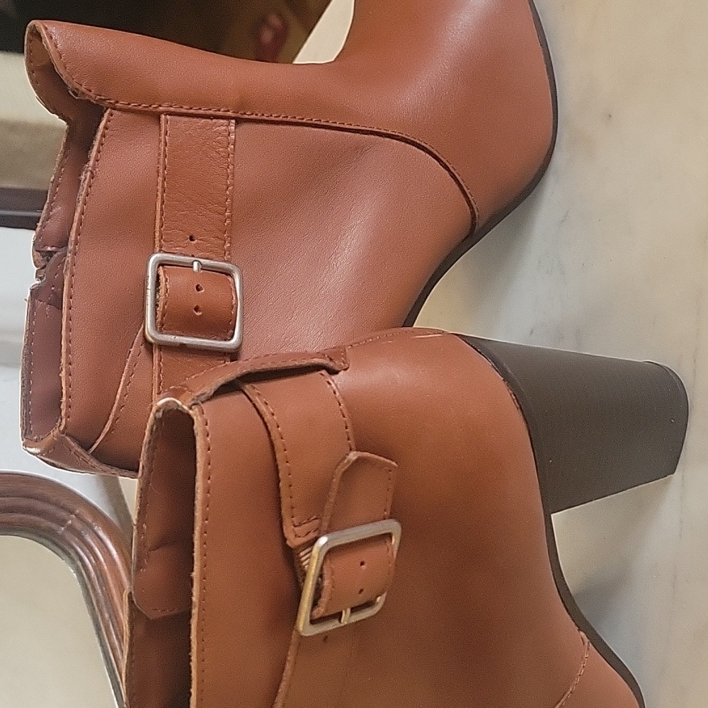 LIZ CLAIBORNE Caramel Leather Zip Ankle Booties 9M NWT - Picture 6 of 12